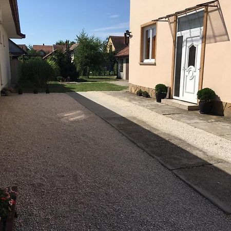 Adel Apartman Sárvár Екстериор снимка