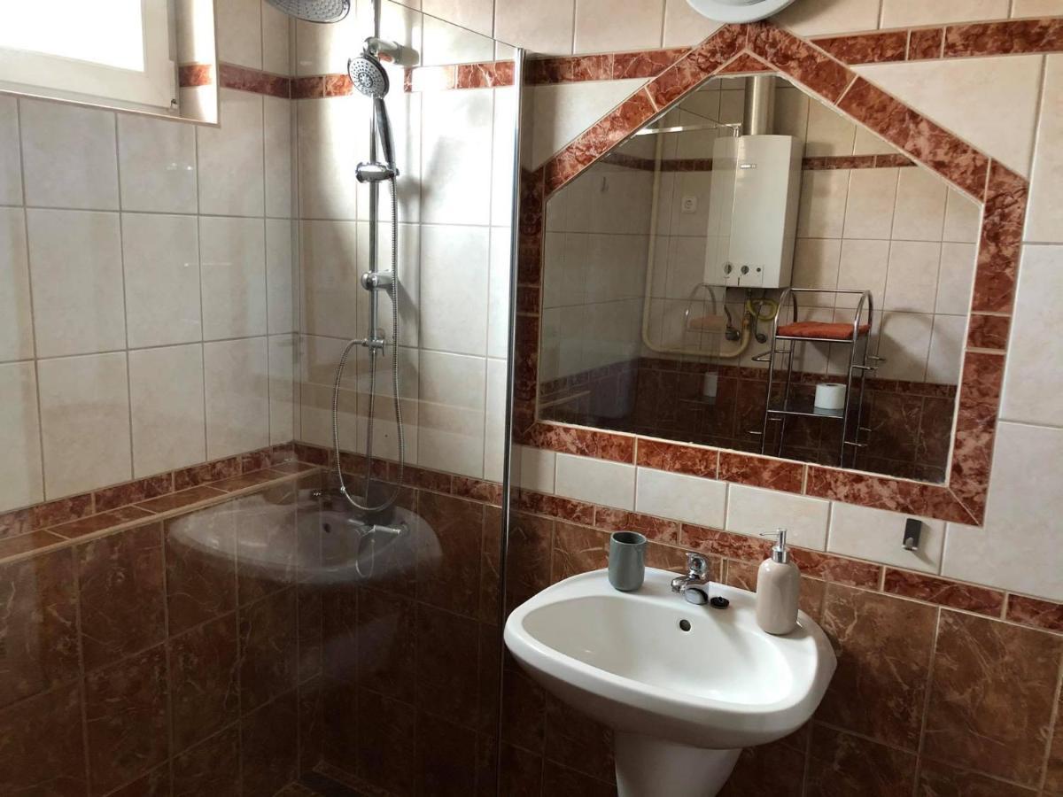 Adel Apartman Sárvár Екстериор снимка