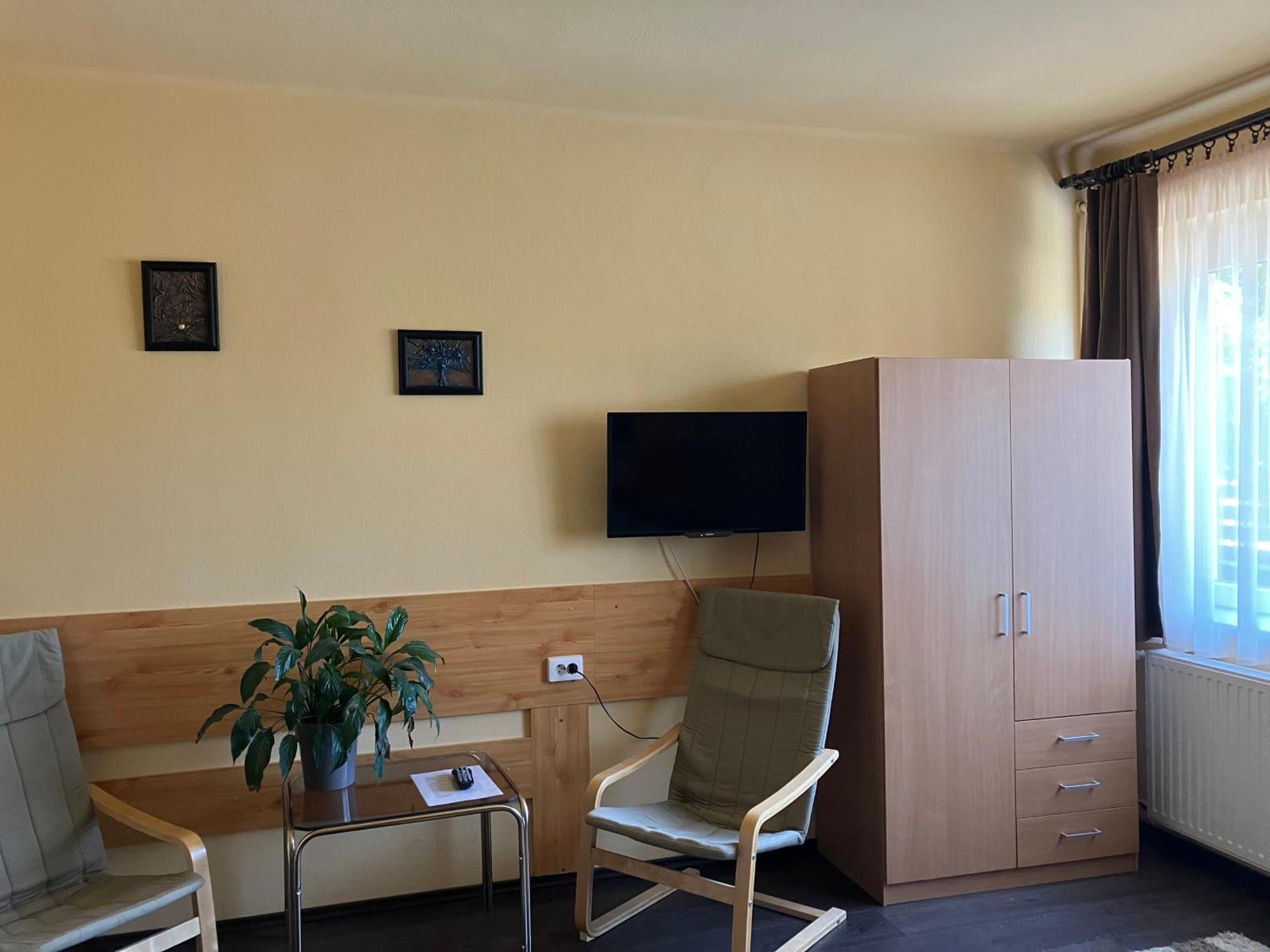 Adel Apartman Sárvár Екстериор снимка